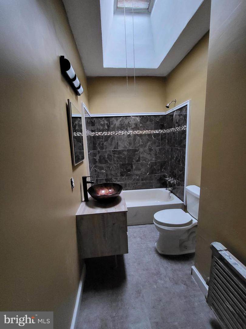 5516 Catharine Street - Photo 1