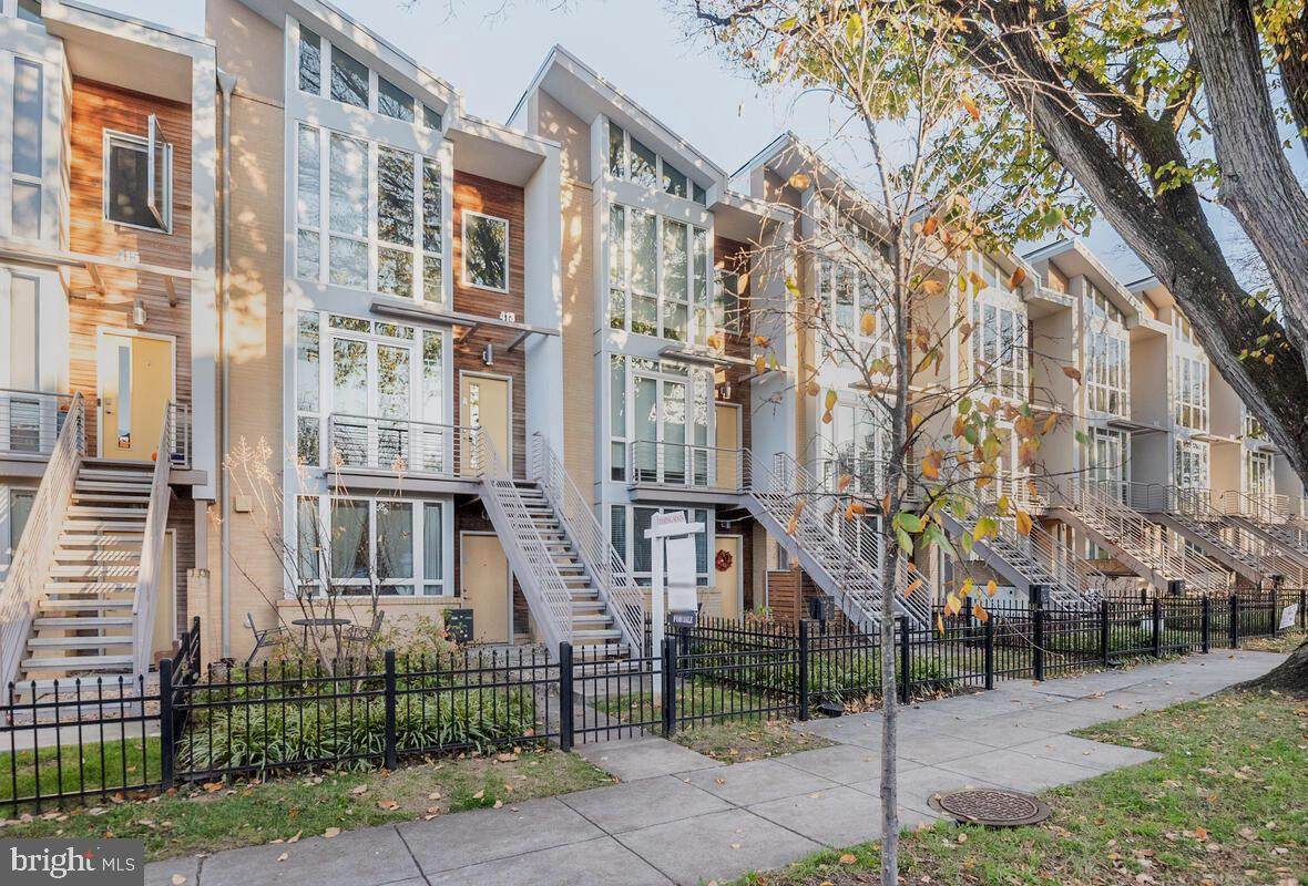 413 17TH Street - Photo 1