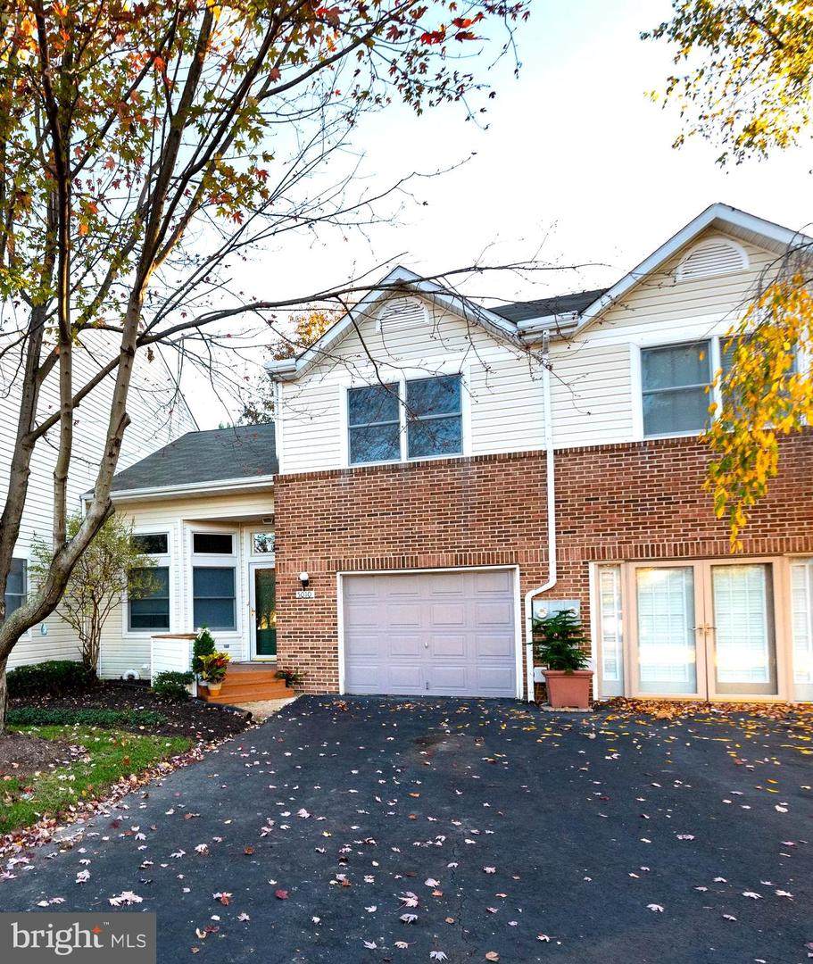5010 Bridgepointe Drive - Photo 1