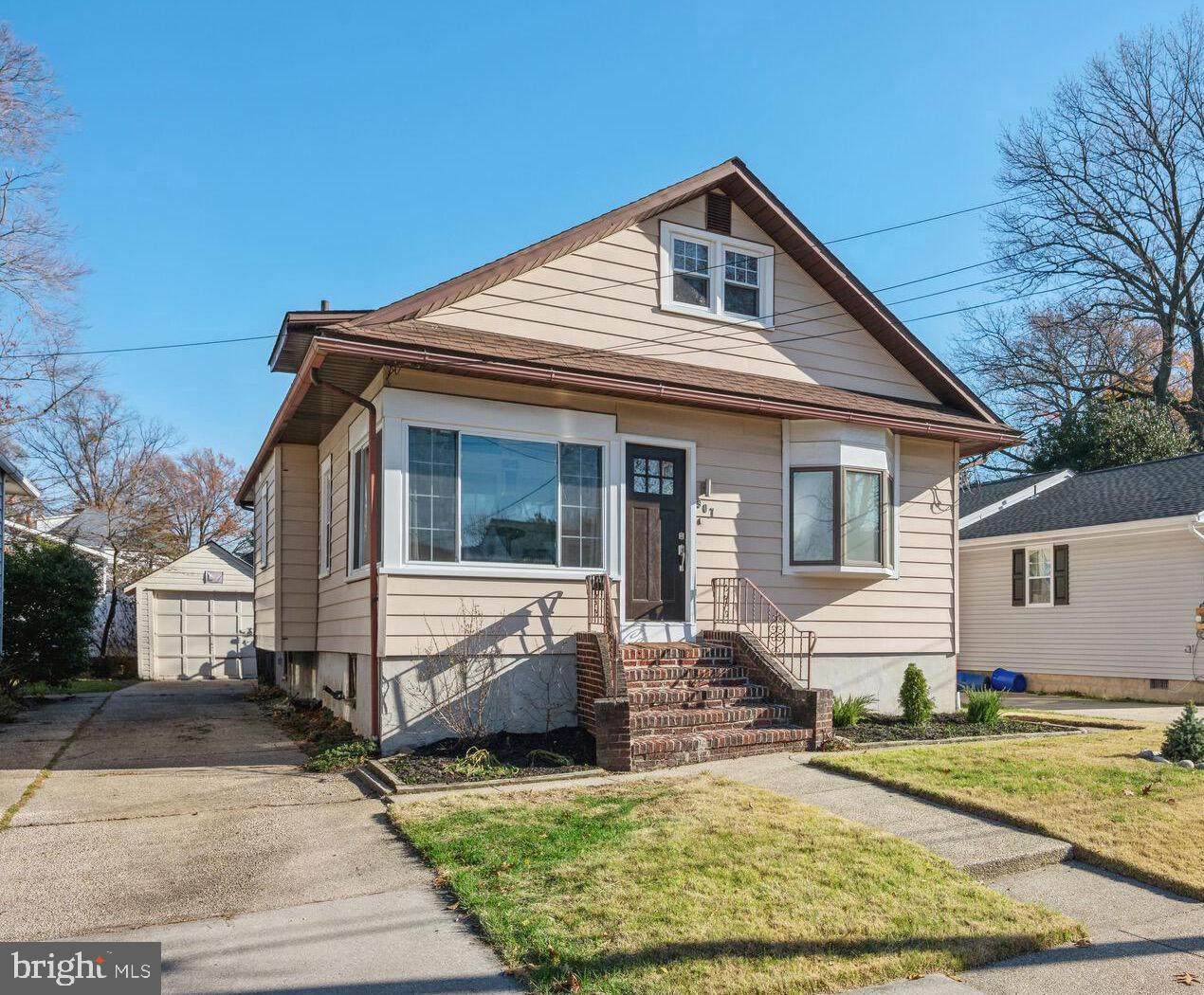907 Maple Avenue - Photo 1