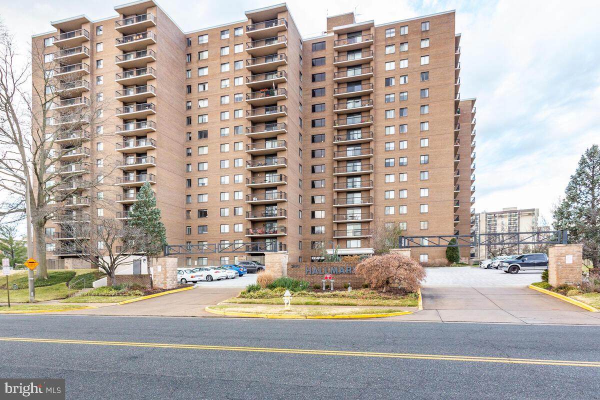 200 Pickett Street - Photo 1