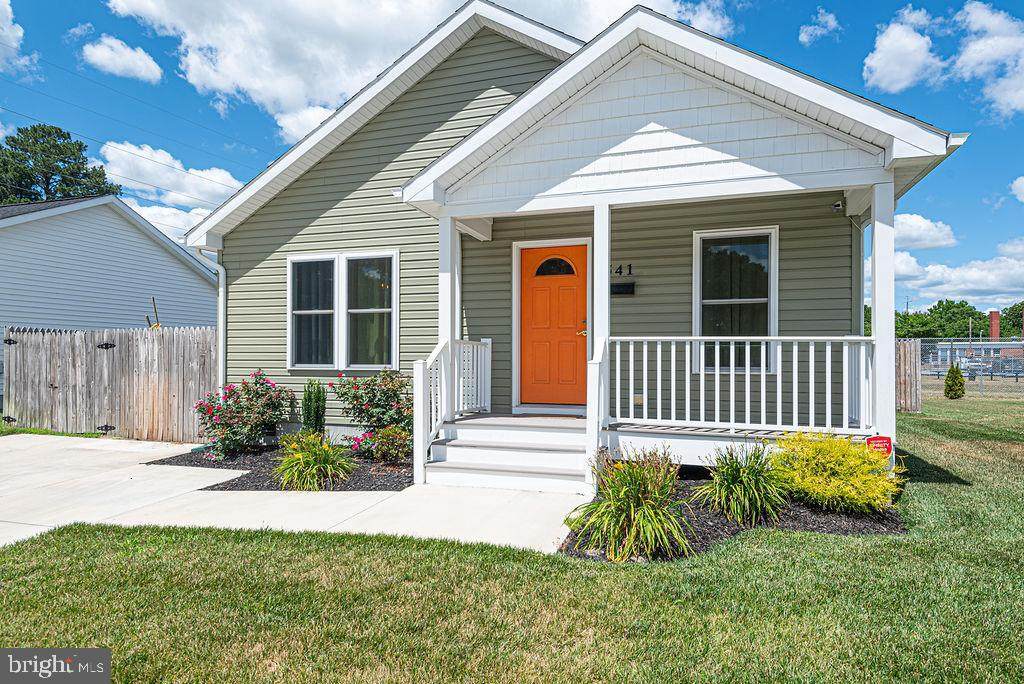 541 7TH Street - Photo 1