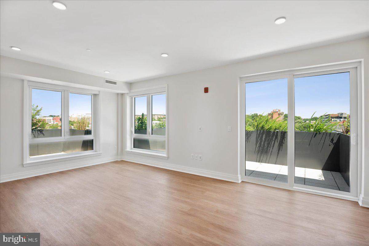 923 V Street - Photo 1