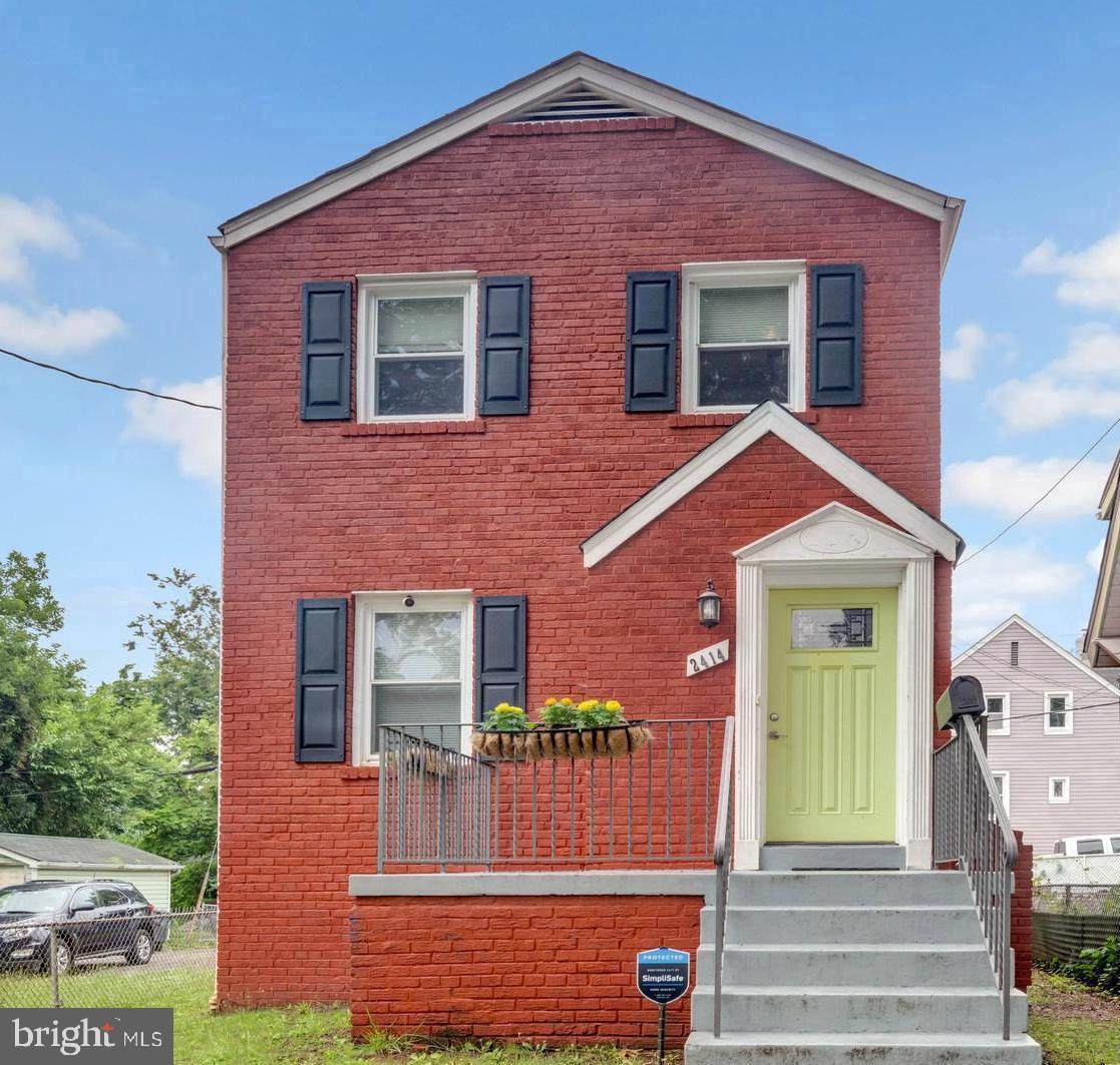 2414 Perry Street - Photo 1