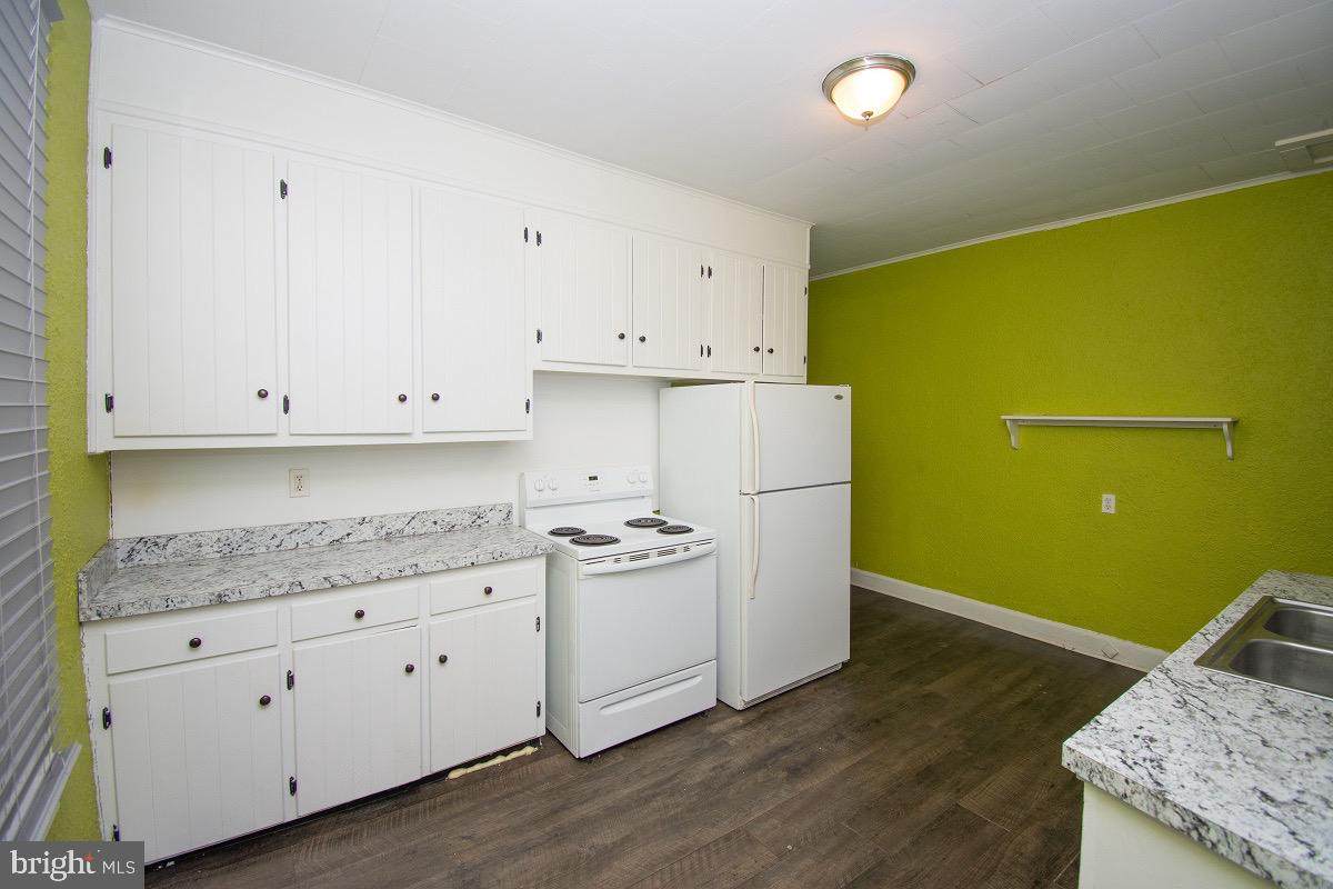 219 Howard Street - Photo 1