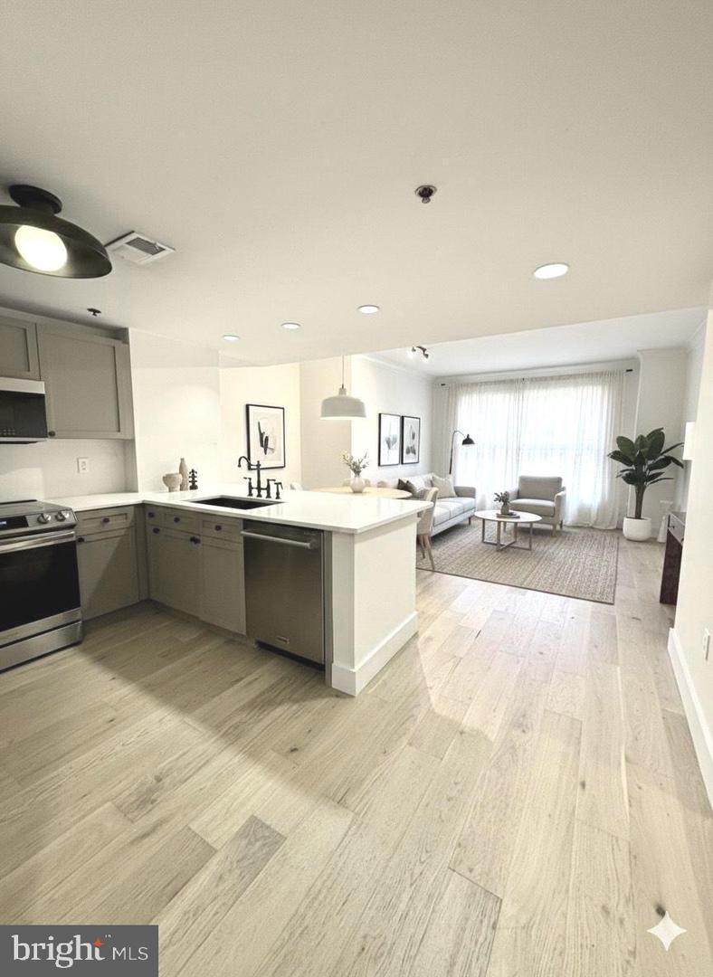 777 7TH Street - Photo 1