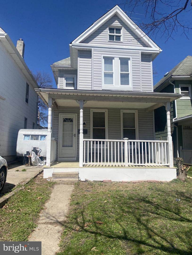 724 35TH Street - Photo 1