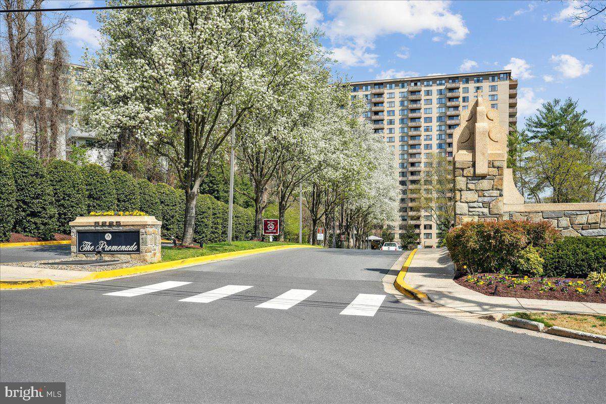 5225 Pooks Hill Road - Photo 1