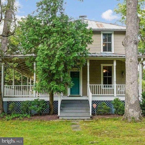 16 Maple Avenue - Photo 1
