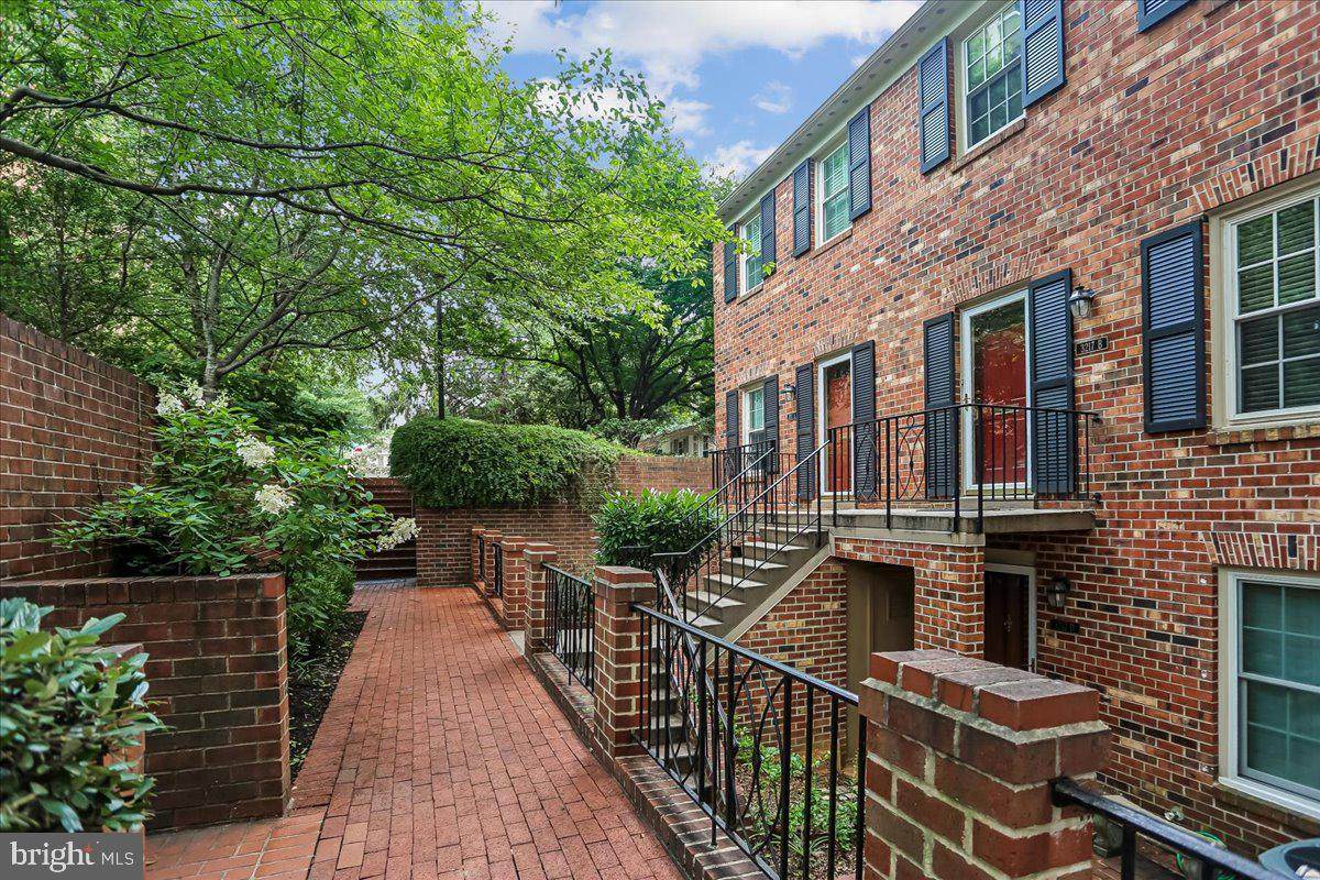 3217 Sutton Place - Photo 1