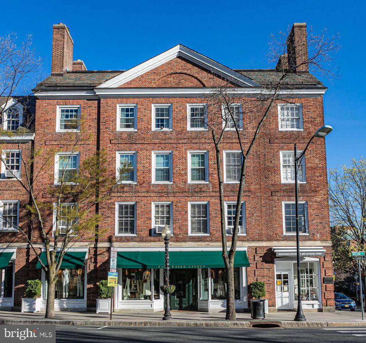 3 Palmer Sq W - Photo 1