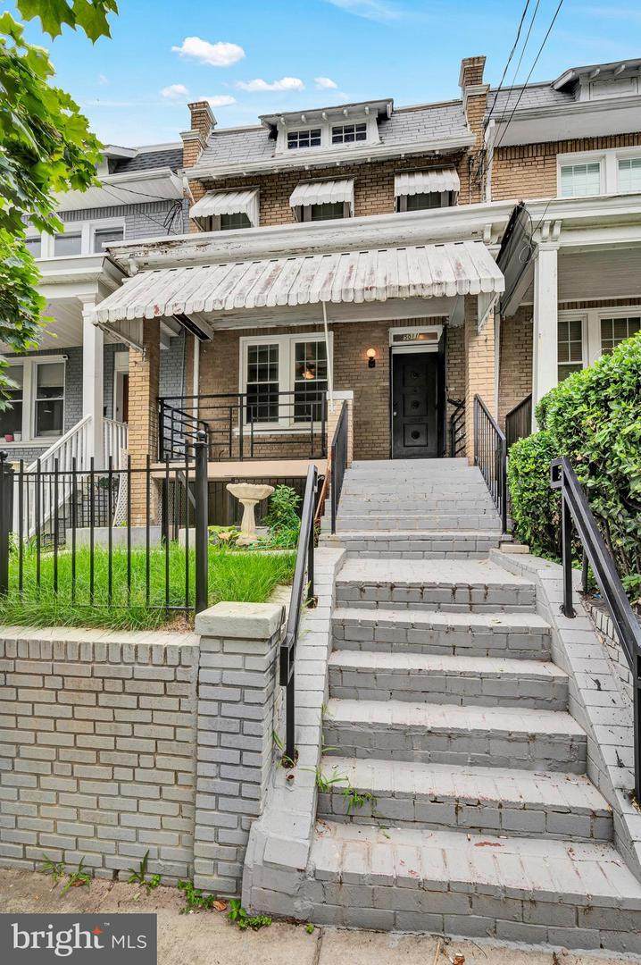 5011 8TH Street - Photo 1