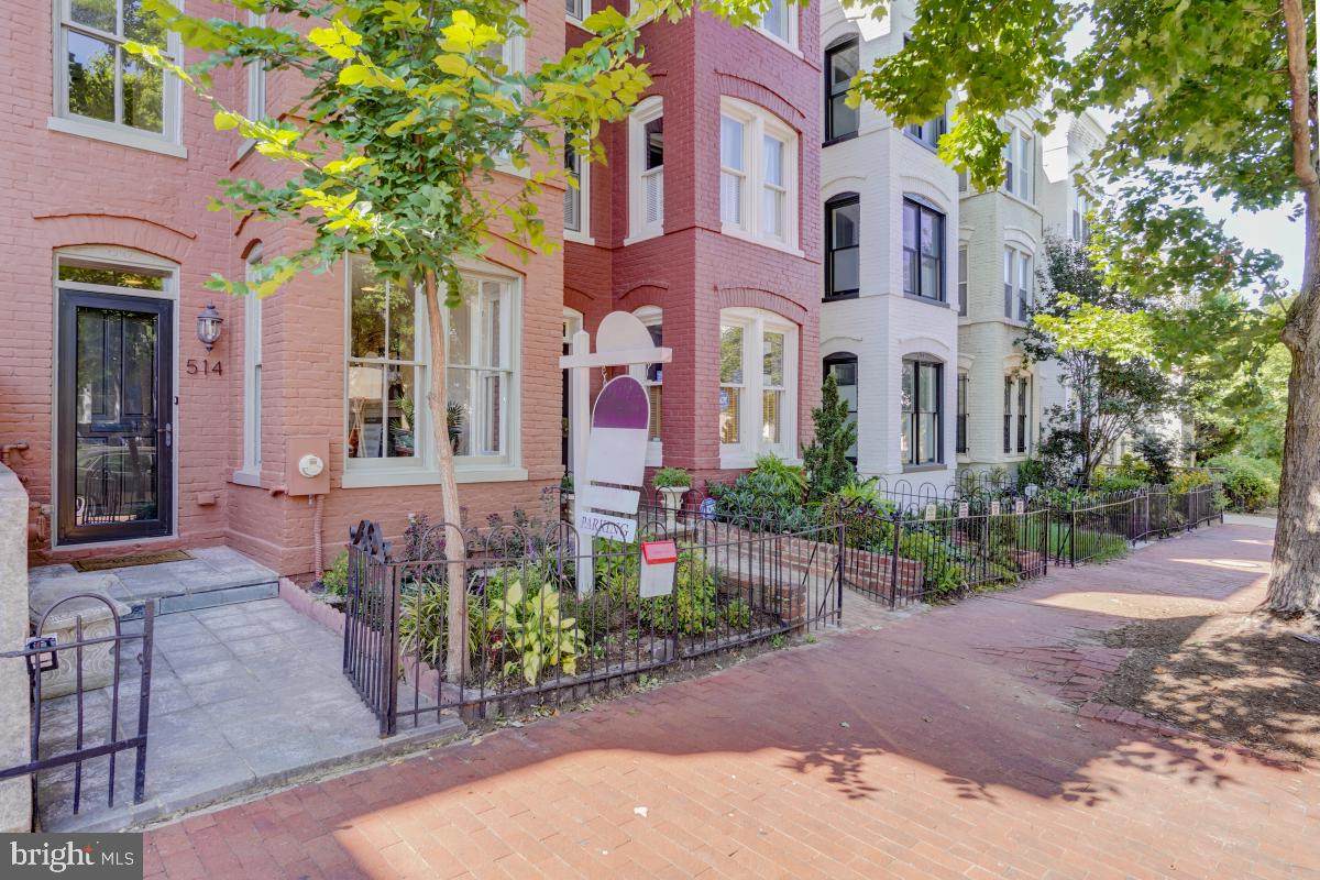514 6TH Street - Photo 1