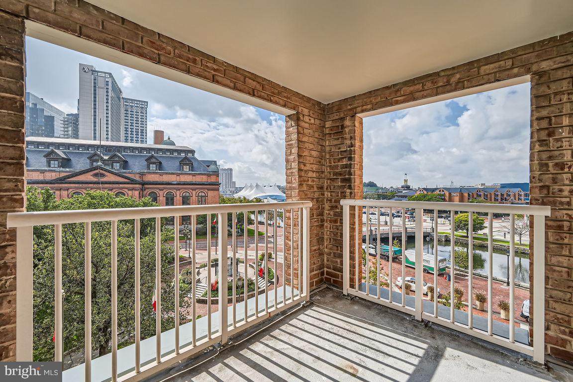 250 President Street - Photo 1