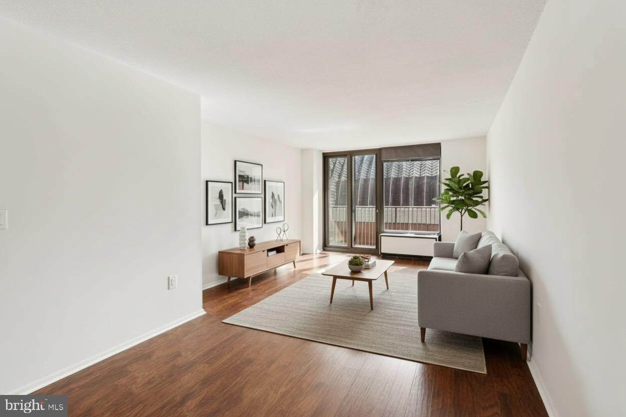 1420 Locust Street - Photo 1