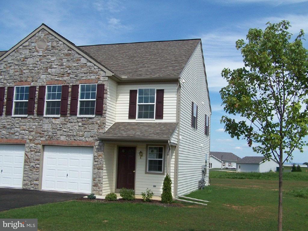 284 South Village Circle - Photo 1