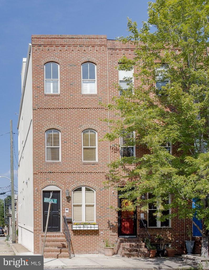 908 Baylis Street - Photo 1