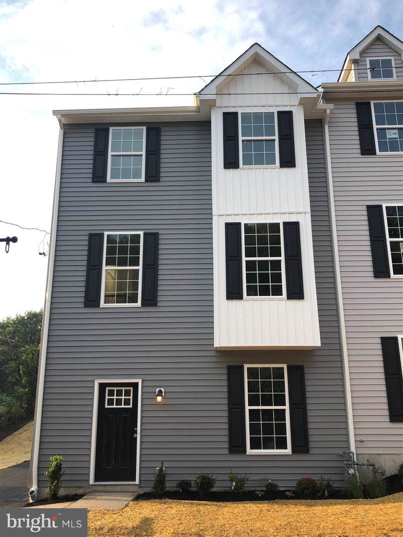 4 Railroad Street - Photo 1