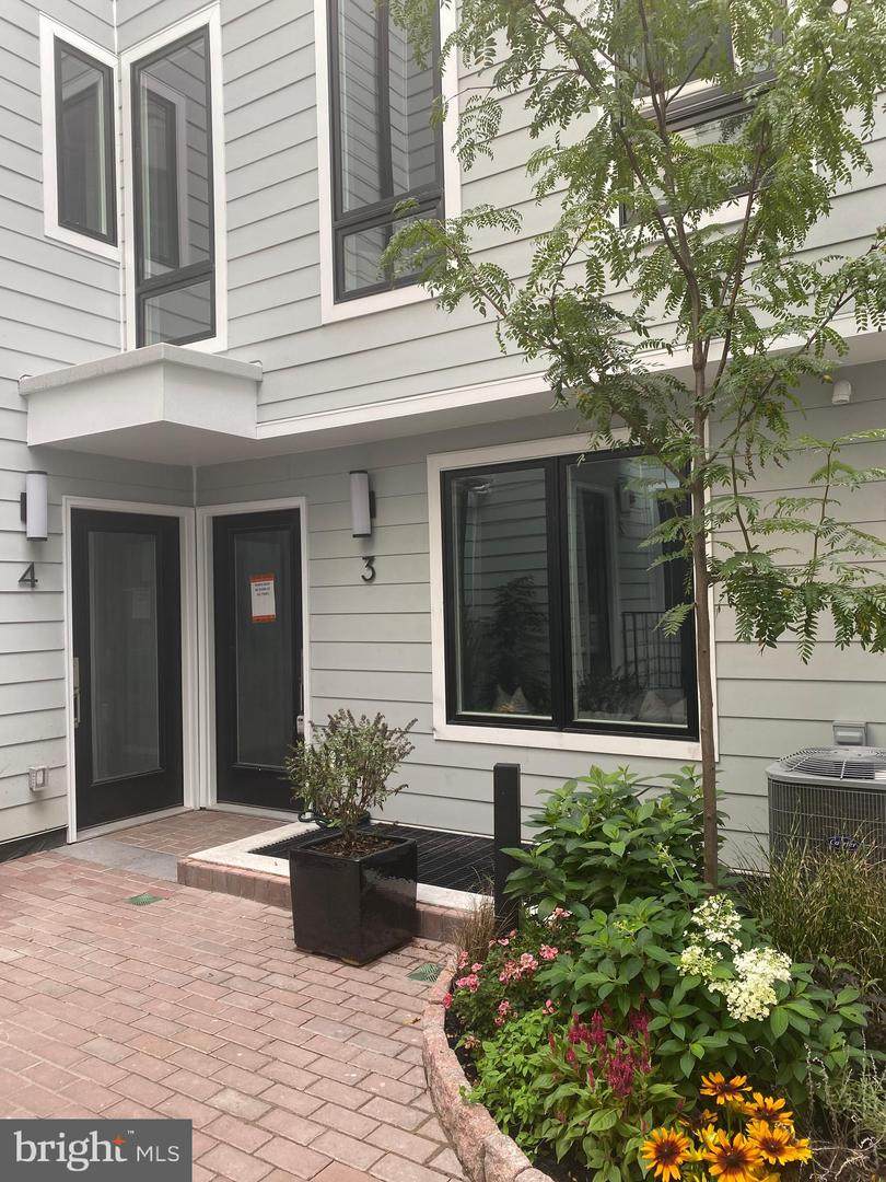 212 Bainbridge Street - Photo 1