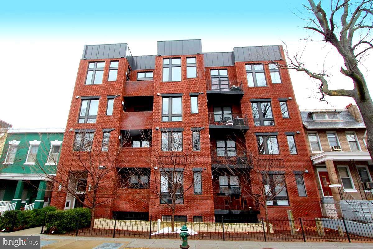 245 15TH Street - Photo 1
