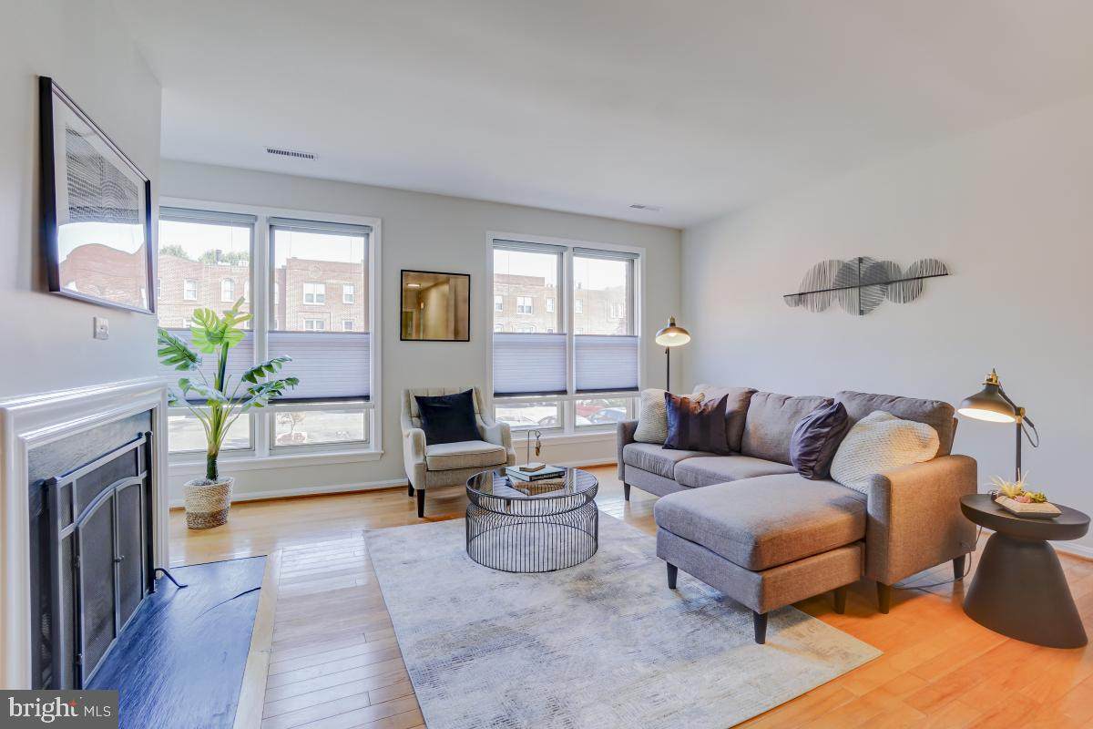 1404 Capitol Street - Photo 1