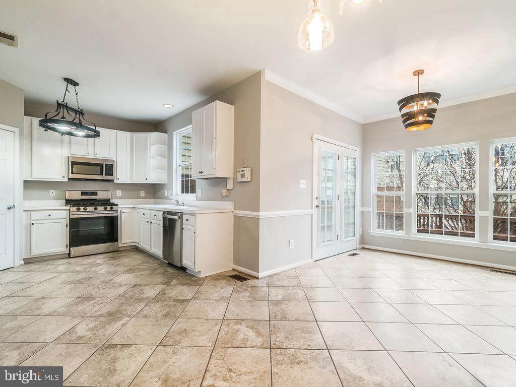 45823 Colonnade Terrace - Photo 1
