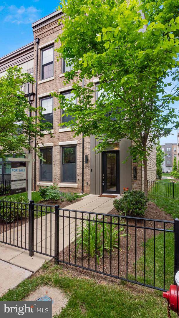 44653 Danvers Terrace - Photo 1