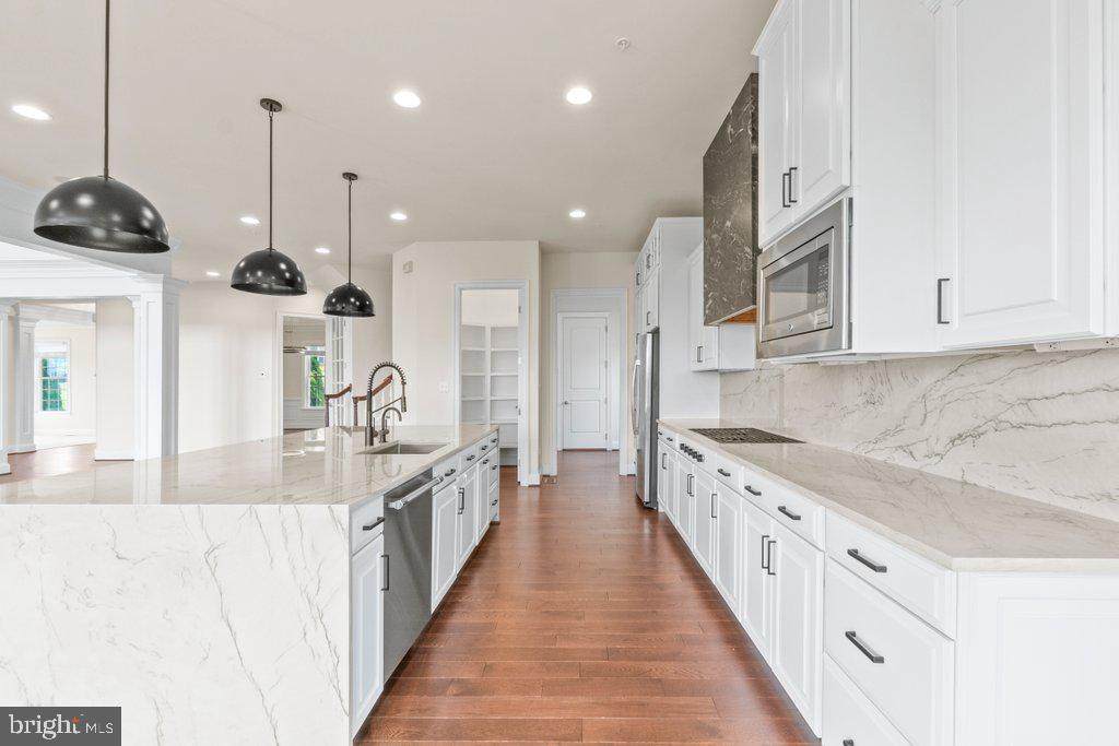 555 Parkland Road - Photo 1