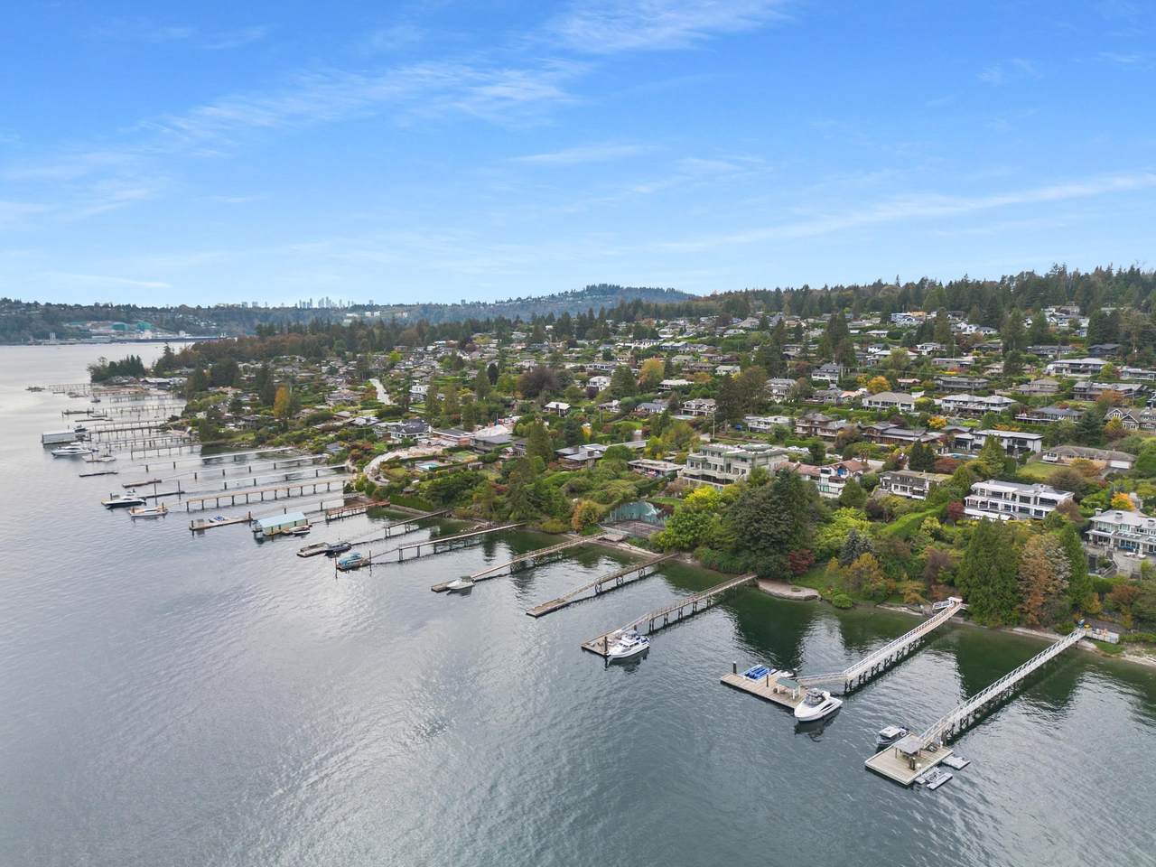 828 Beachview Drive - Photo 1