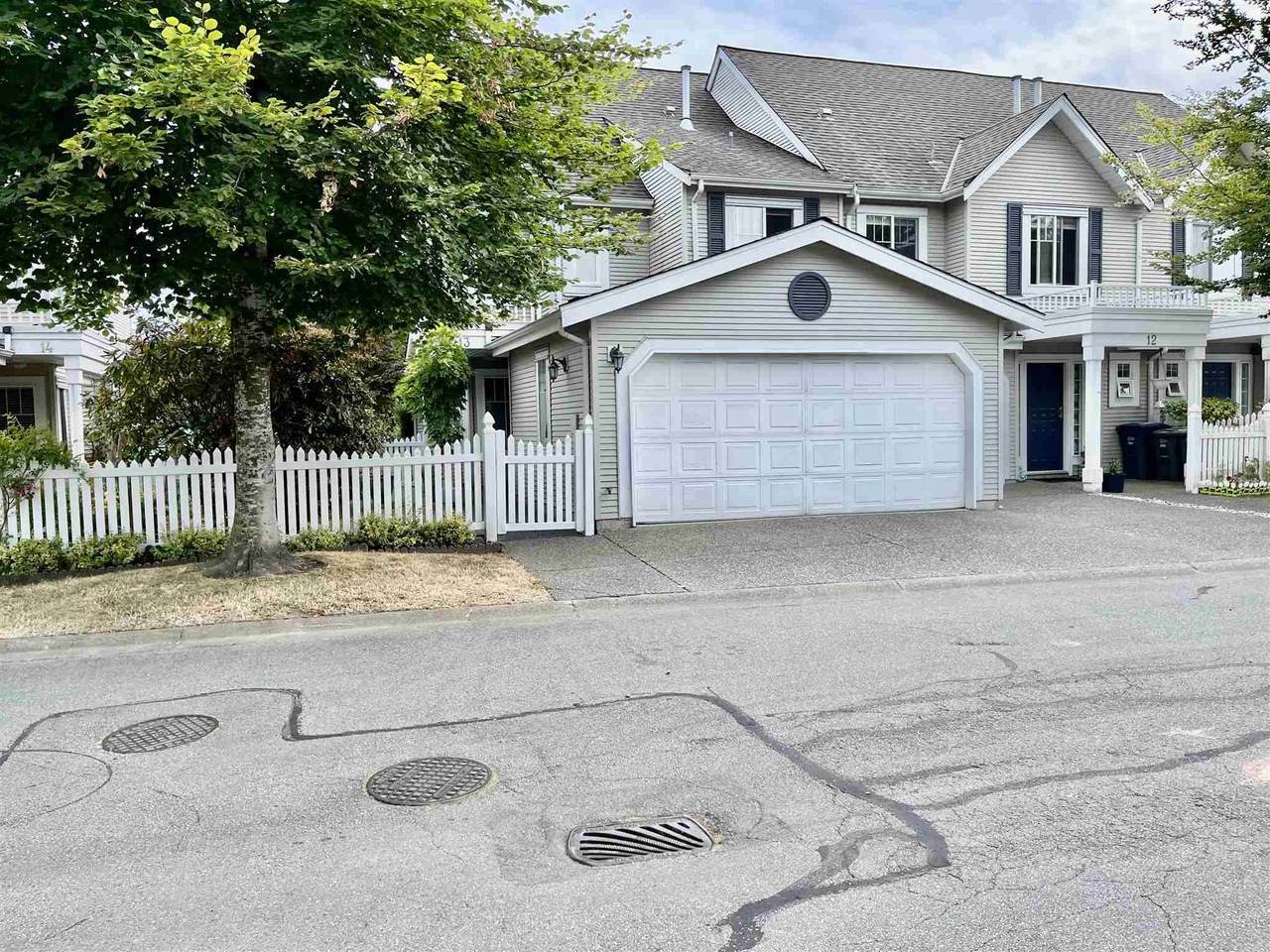 13499 92 Avenue - Photo 1
