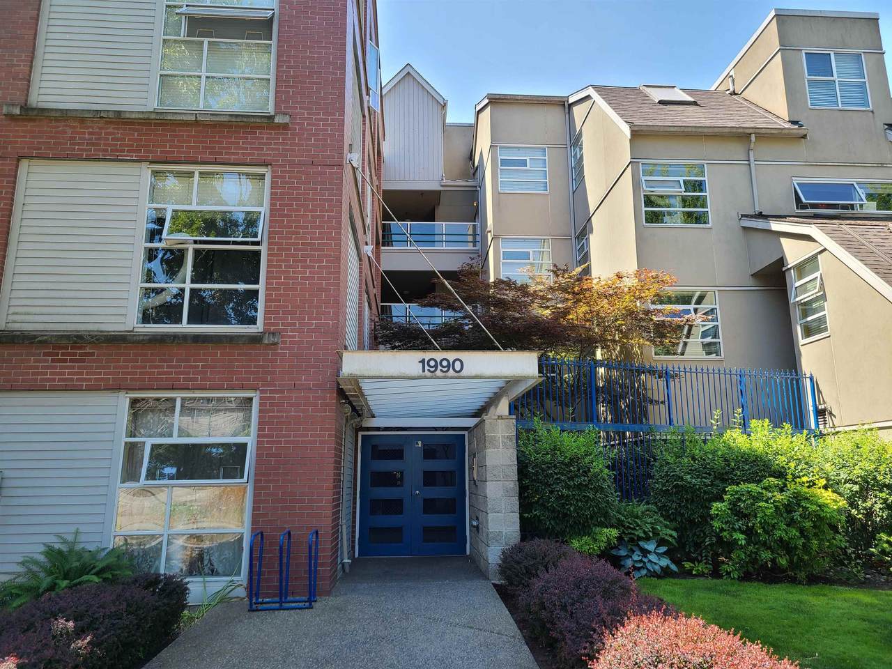 1990 Kent Avenue South Avenue - Photo 1