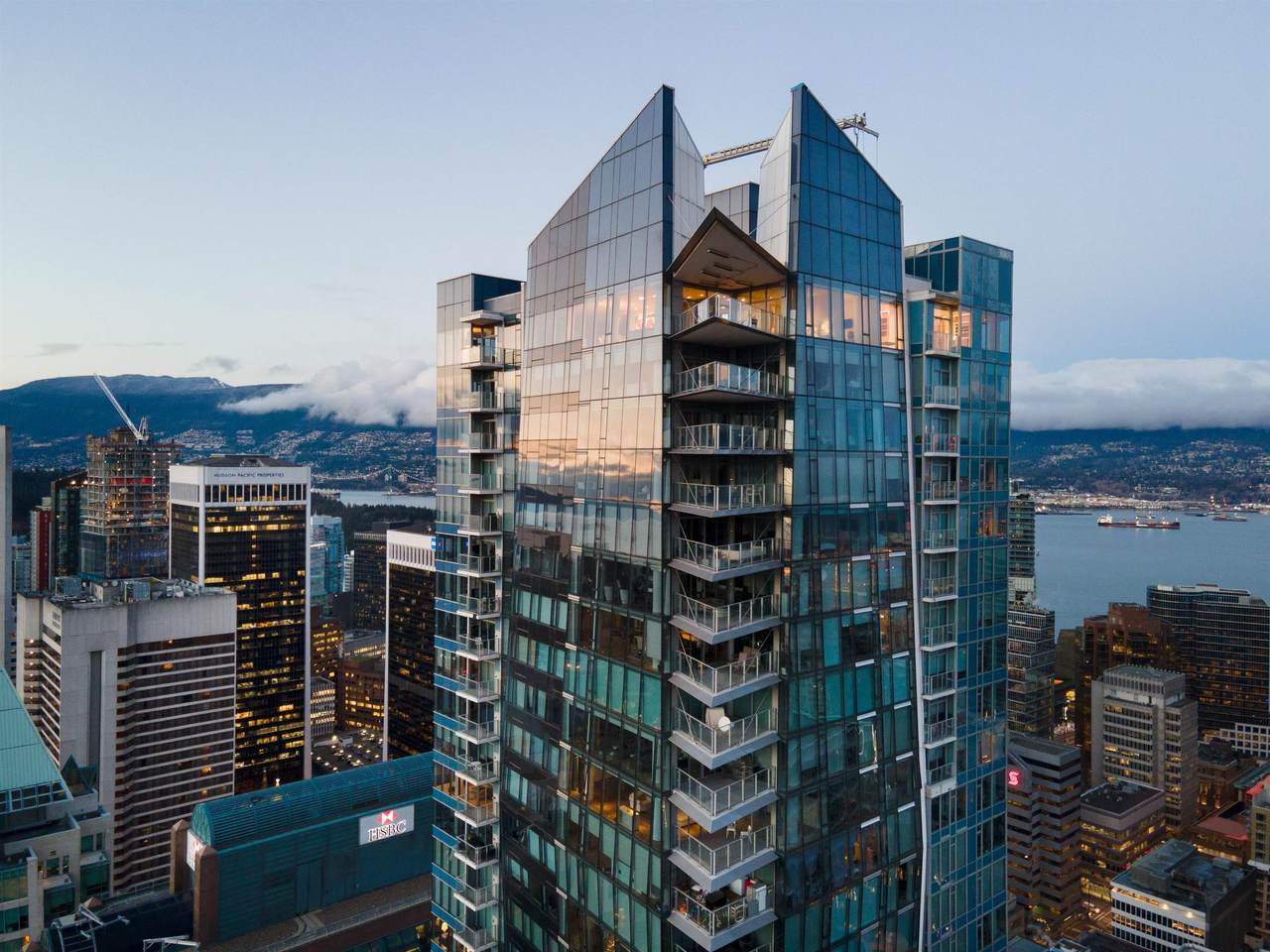 667 Howe Street - Photo 1