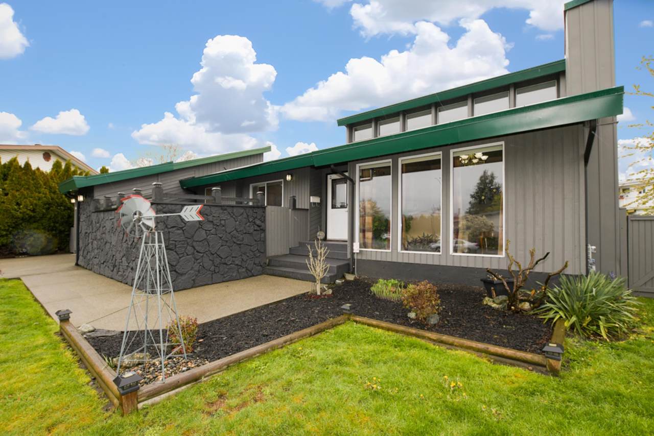 46446 Angela Avenue - Photo 1