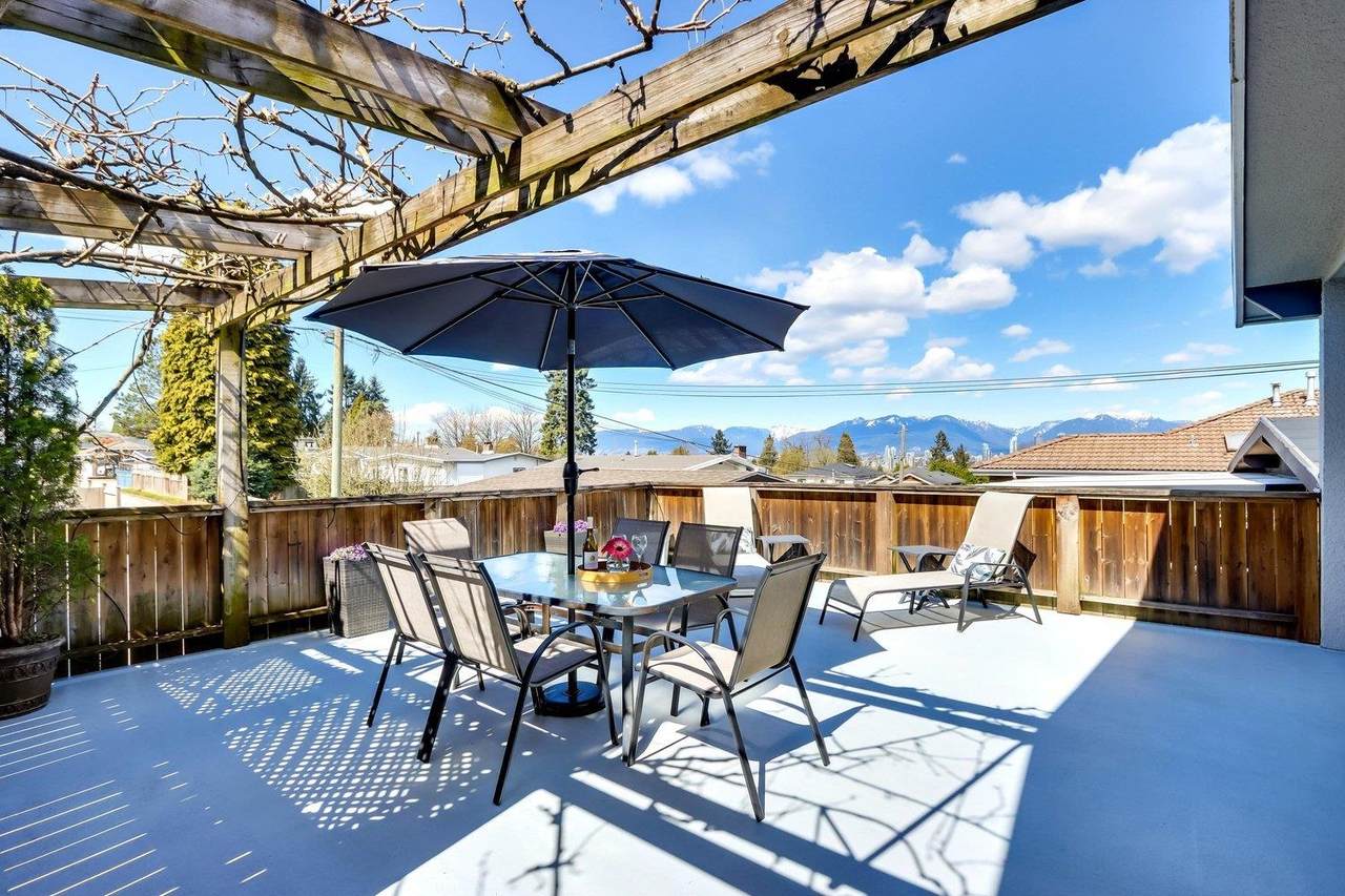 5653 Nelson Avenue - Photo 1