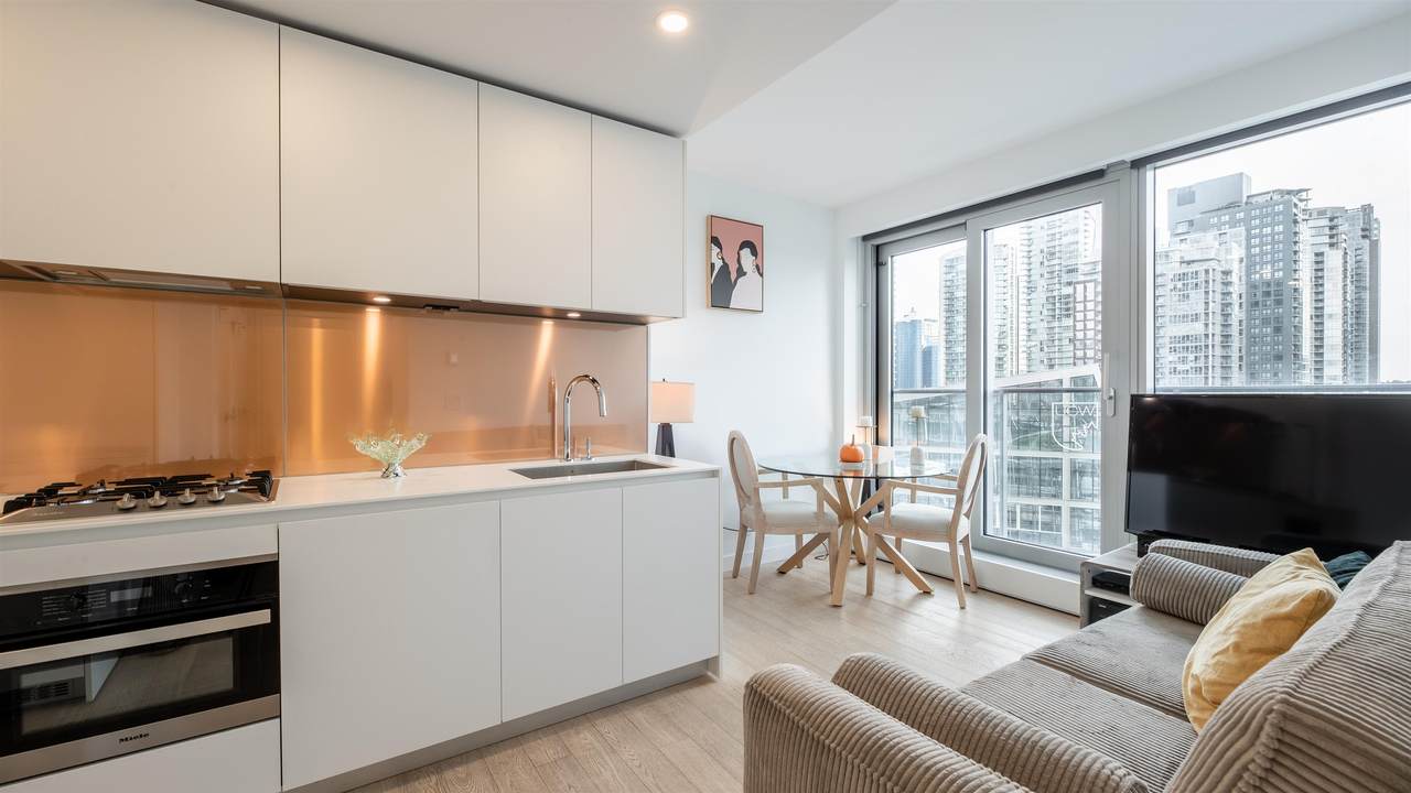 1480 Howe Street - Photo 1