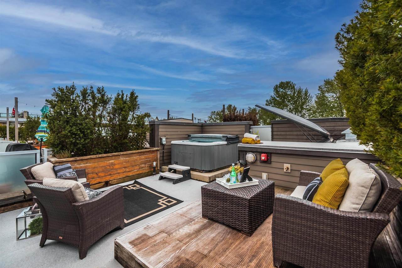 735 15TH Street - Photo 1