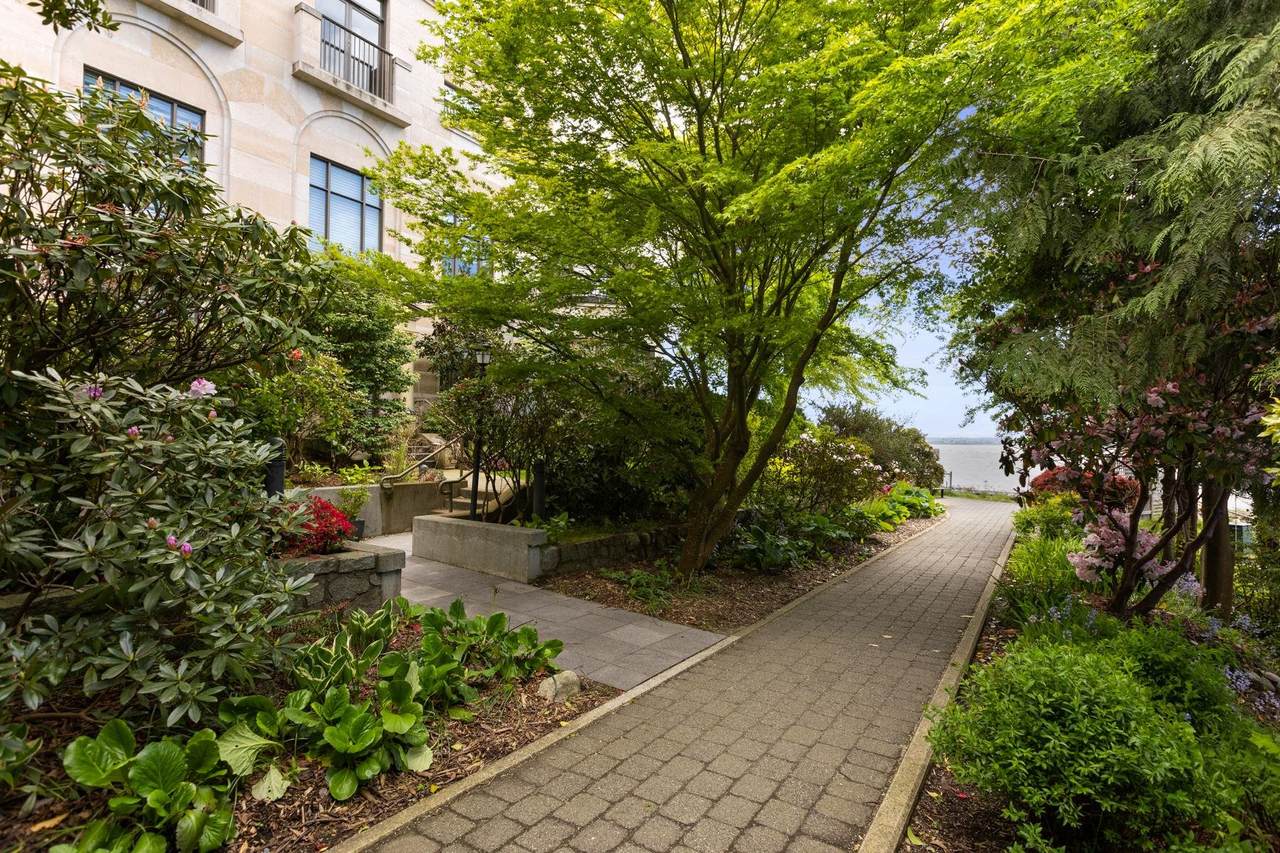 2288 Bellevue Avenue - Photo 1