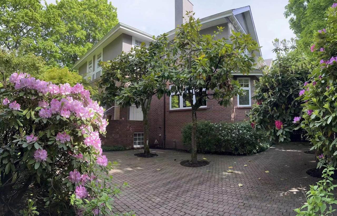 1398 Matthews Avenue - Photo 1