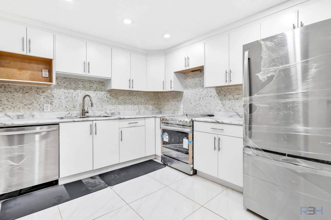 17394 64 Avenue - Photo 1