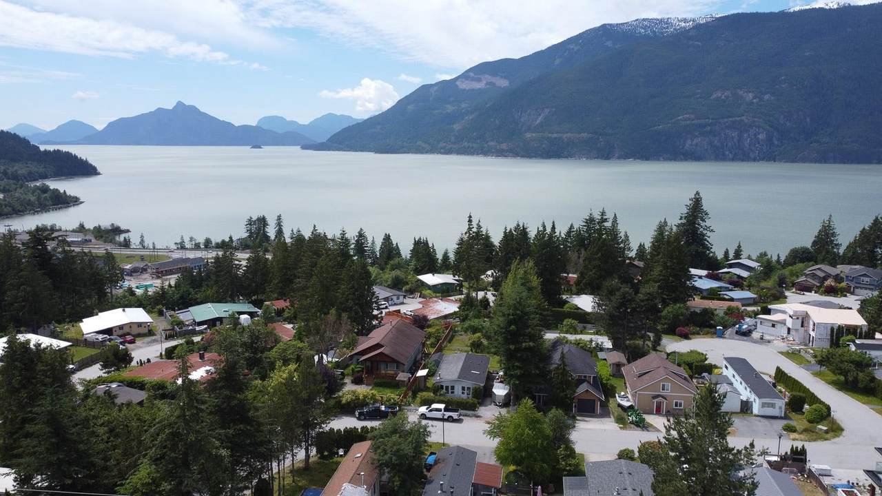 833 Britannia Way - Photo 1