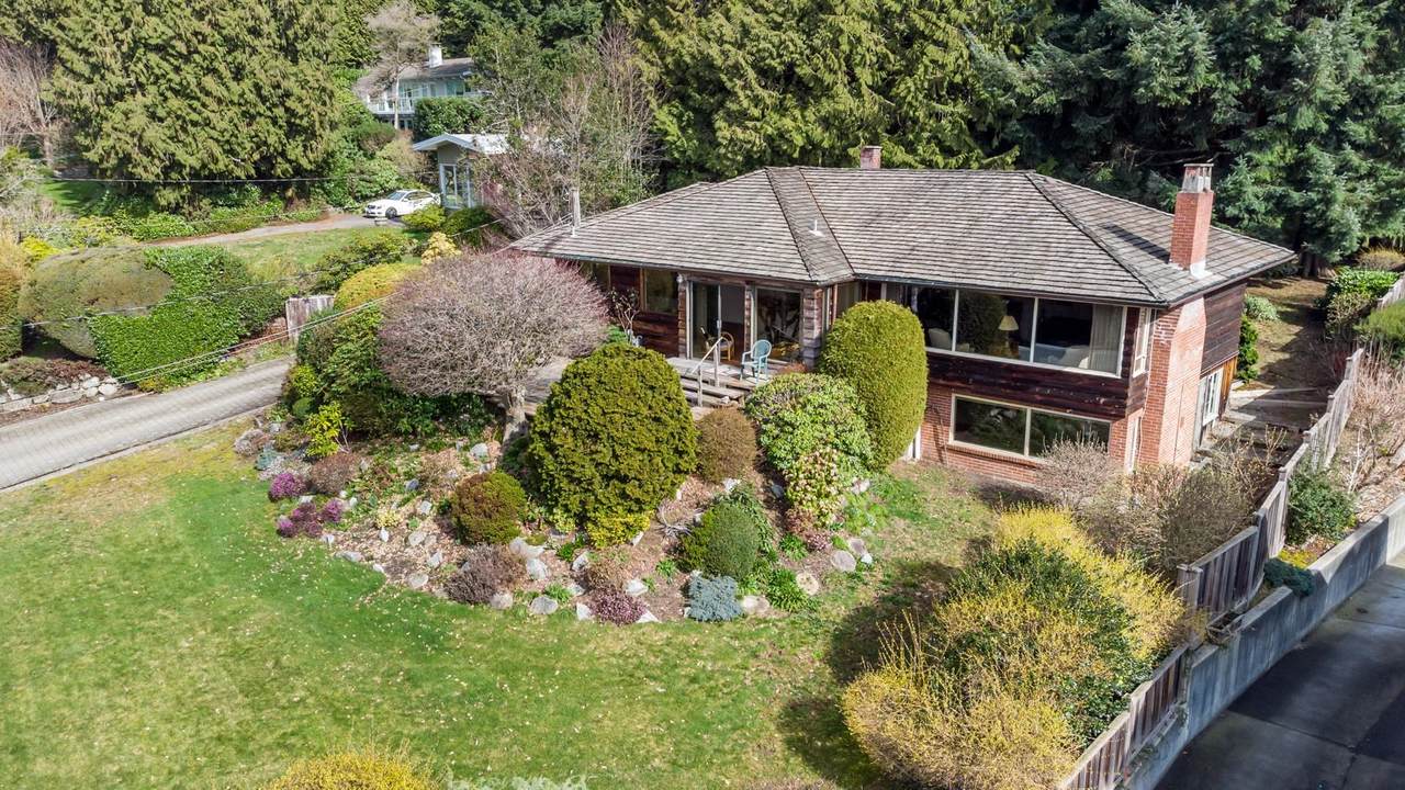 2665 Rosebery Avenue - Photo 1