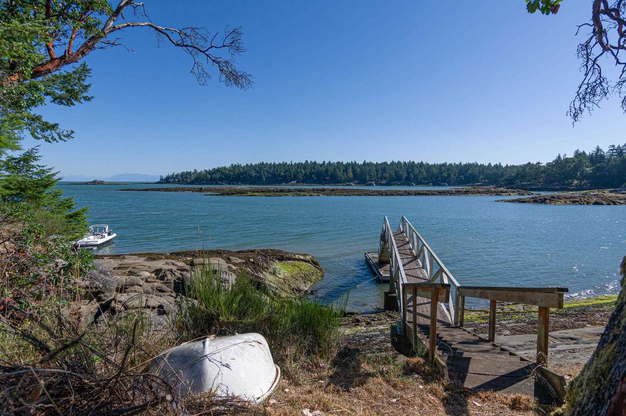 1361 Sturdies Bay Road - Photo 1