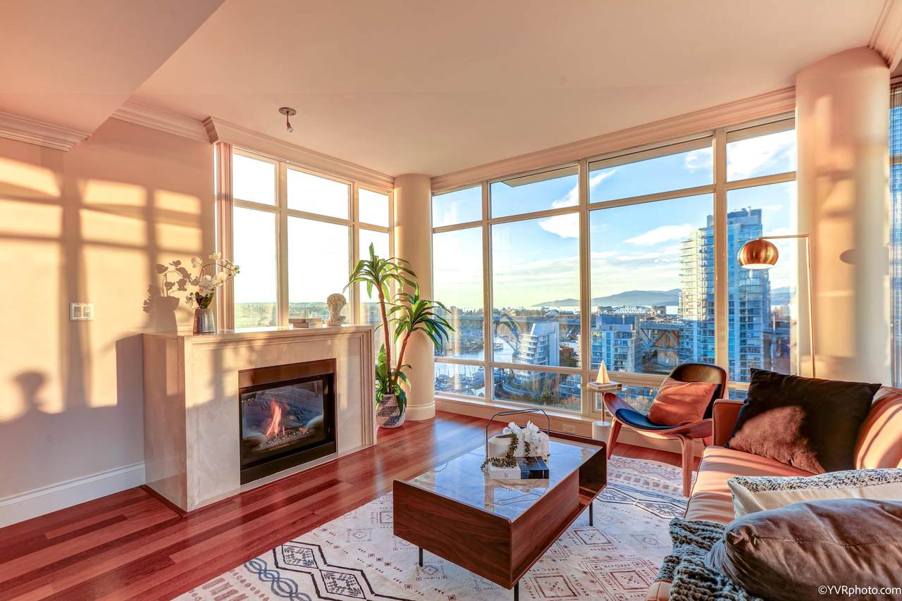 428 Beach Crescent - Photo 1