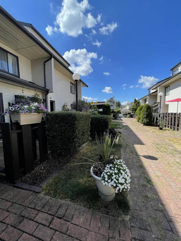 22190 122 Avenue - Photo 1