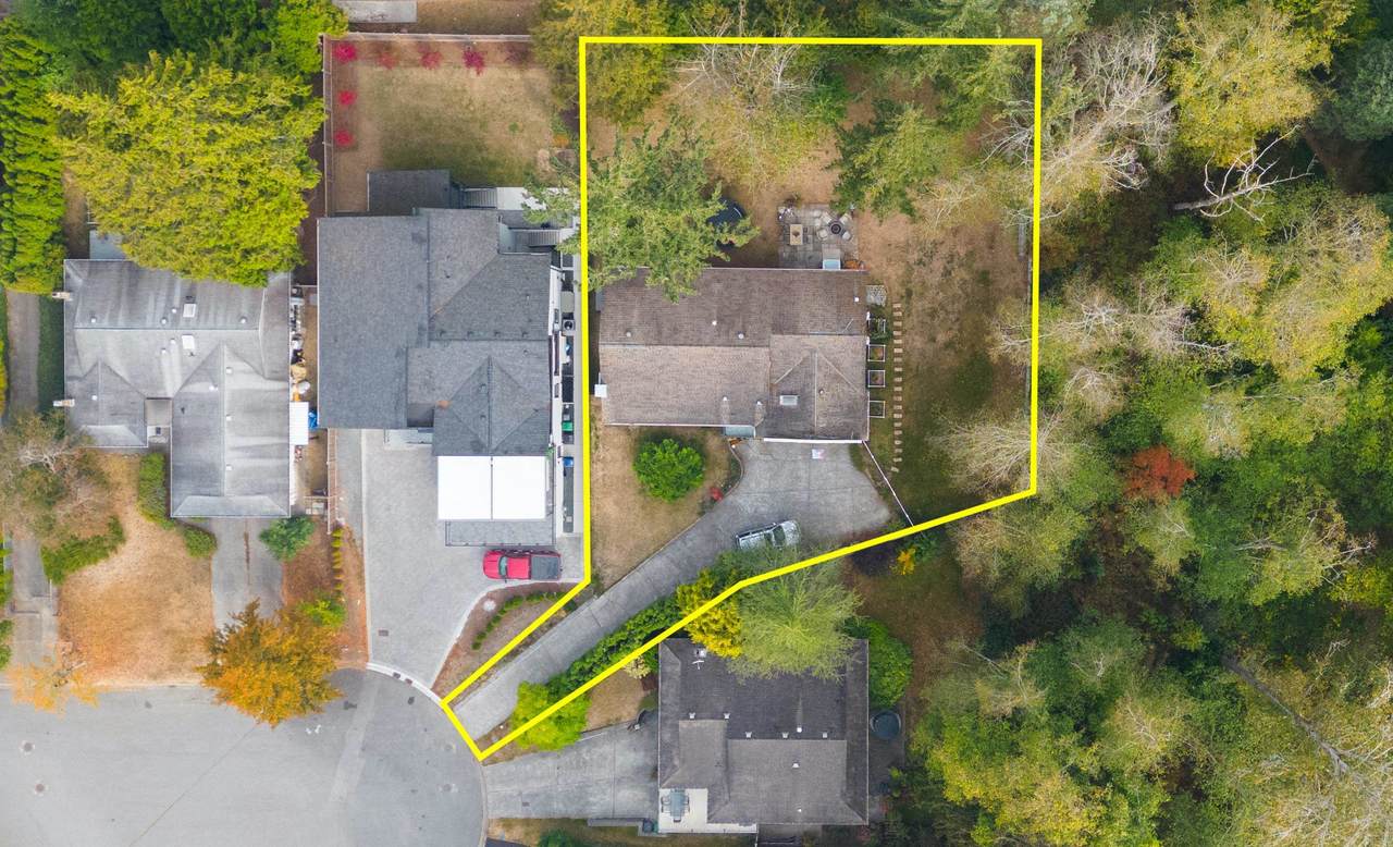 13381 15B Avenue - Photo 1