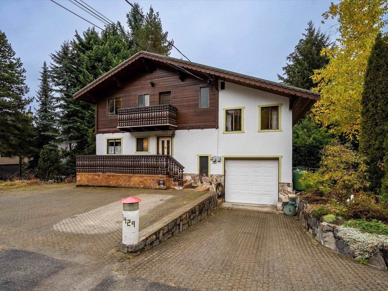 7429 Ambassador Crescent - Photo 1