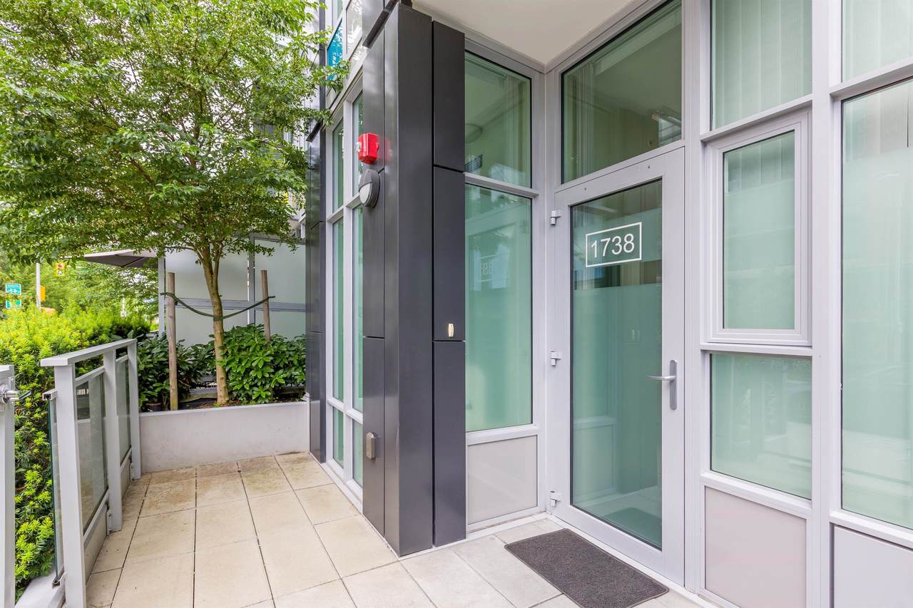 1738 Ontario Street - Photo 1
