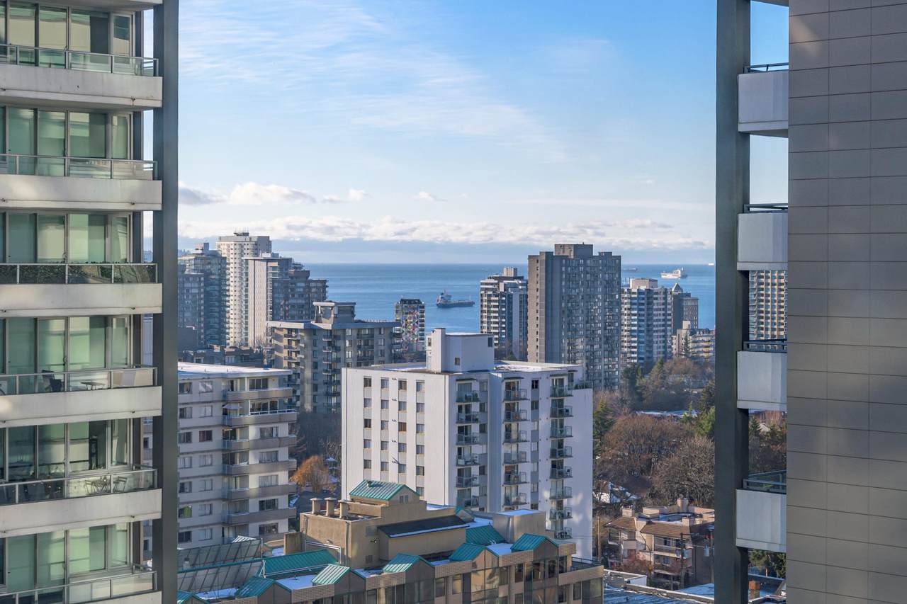 1288 Alberni Street - Photo 1