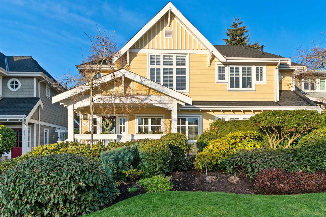 2015 Esquimalt Avenue - Photo 1