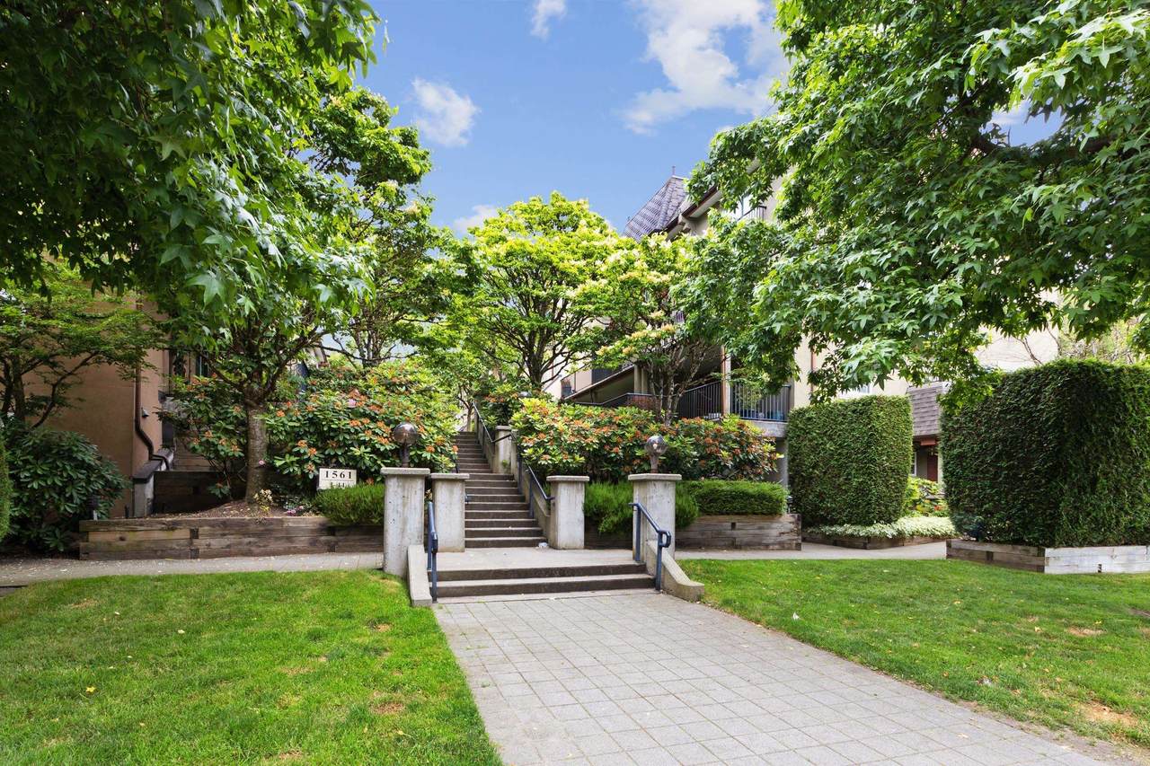 1561 Booth Avenue - Photo 1